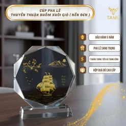 Cúp pha lê thuyền thuận buồm xuôi gió nền đen