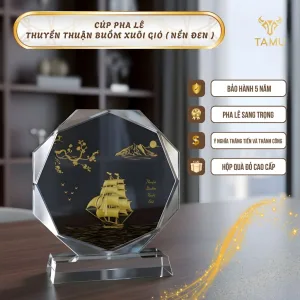 Cúp pha lê thuyền thuận buồm xuôi gió nền đen