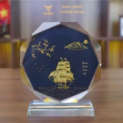 Cúp pha lê thuyền thuận buồm xuôi gió nền đen hình 5