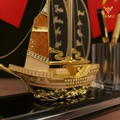 Hộp cắm bút thuyền 3 cánh 2 cờ hình 3