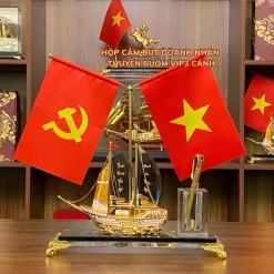 ( TỔNG HỢP) Hộp Đựng Bút Pha Lê TAMU Thuận Buồm Xuôi Gió, Chất Liệu Đồng Mạ Vàng Và Pha Lê K9 Cao Cấp, Quà Lưu Niệm