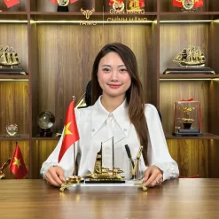 Hộp Đựng Bút Pha Lê TAMU Du Thuyền Hiện Đại 1 Cờ, Chất Liệu Đồng Mạ Vàng Và Pha Lê K9 Cao Cấp, Quà Lưu Niệm