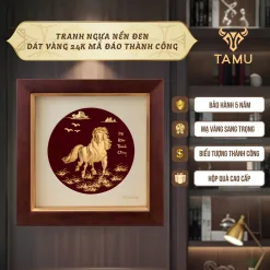 Tranh ngựa nền đen dát vàng 24K mã đáo thành công