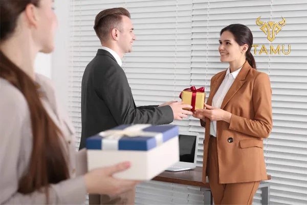 Gợi ý quà tặng nhân viên kỷ niệm thành lập công ty tốt nhất năm 2026