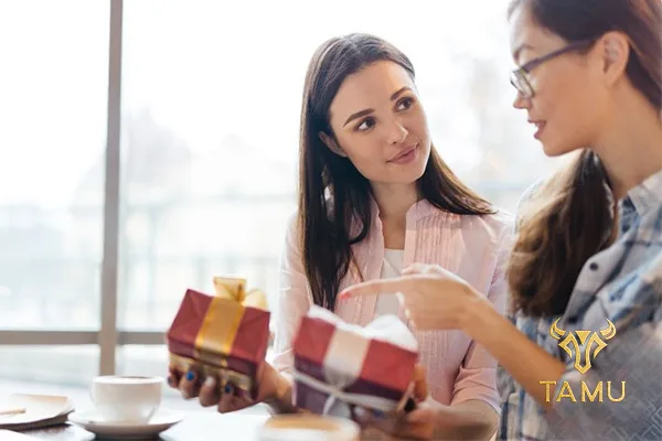 Vì sao chúng ta nên đầu tư vào việc lựa chọn quà tặng sinh nhật đối tác nữ?