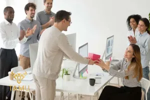 Quà chia tay đồng nghiệp tinh tế & ý nghĩa nhất năm 2026