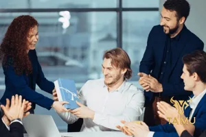 Cúp Pha Lê Trao Giải Doanh Nghiệp: Tôn Vinh Thành Quả Tập Thể