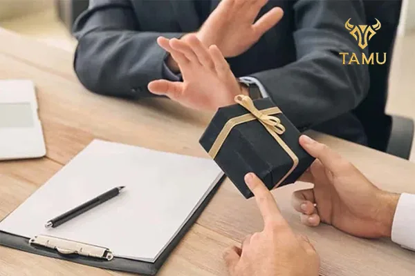 Top sai lầm khi chọn mua quà tặng khai trương Spa: Món quà quá phô trương, thiếu tinh tế