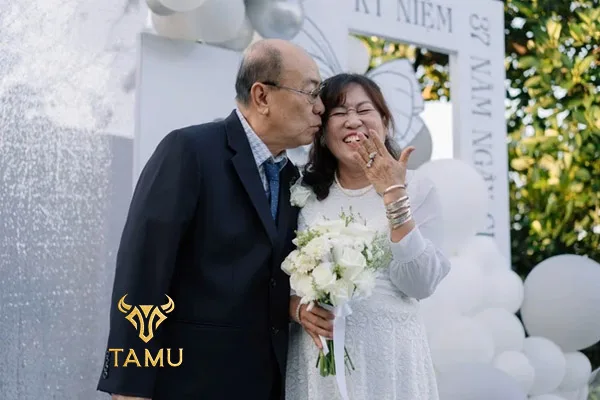 Những món quà tặng kỷ niệm ngày cưới ý nghĩa dành cho bố mẹ