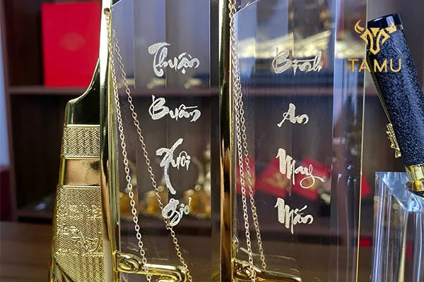 Bí quyết lựa chọn quà kỷ niệm thành lập trường: Khả năng cá nhân hóa