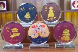 Biểu Trưng Pha Lê Làm Quà Tặng Doanh Nghiệp