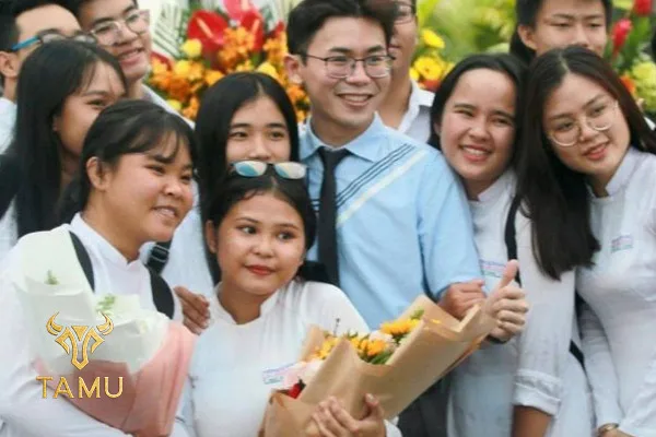 Quà tặng thầy cô nhân ngày họp lớp giúp tạo dấu ấn chung cho cộng đồng