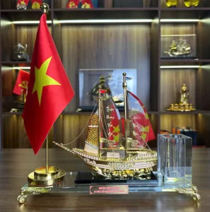 Hình ảnh hộp cắm bút thuyền vip 3 khắc tem đồng