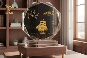 Lỗi thường gặp khi chọn pha lê vinh danh doanh nhân tiêu biểu: Không gắn với thông điệp sự kiện