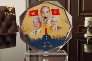 Lỗi thường gặp khi chọn pha lê vinh danh doanh nhân tiêu biểu: Không trùng concept của sự kiện