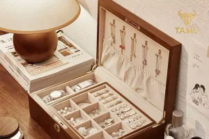 Lý do cần đầu tư vào quà tặng sếp nữ cao cấp trong năm 2026: Thể hiện sự tinh tế & gu thẩm mỹ