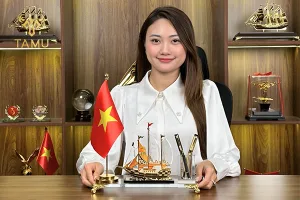 Gợi ý quà tặng sếp nữ cao cấp ý nghĩa, sang trọng nhất 2026: Vật phẩm mạ vàng để bàn làm việc