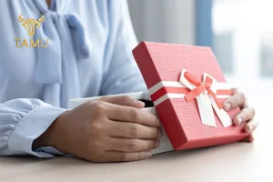 20+ lời chúc khi trao quà tặng doanh nhân tới các sếp nam/sếp nữ ngày Doanh Nhân VN tốt nhất 2026