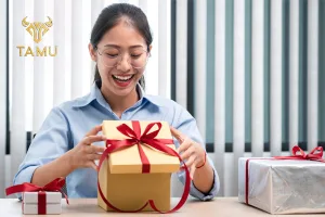 10+ lời chúc gần gũi, hài hước khi trao quà tặng doanh nhân cho bạn bè tốt nhất 2026