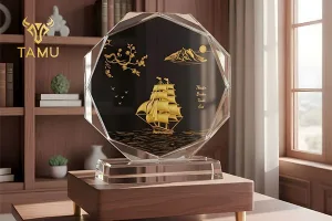 Cúp pha lê để bàn Thuận Buồm Xuôi Gió - Gợi ý quà tặng doanh nhân 2026 từ TAMU - Quà Tặng Pha Lê