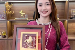 Gợi ý quà tặng sếp mạ vàng tốt nhất năm 2026: Tranh dát vàng 24K