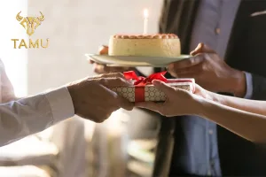 Cách chọn quà tặng sếp mạ vàng nhân dịp sinh nhật tốt nhất 2026