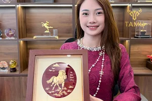 Quà Tặng Pha Lê Cho Đại Hội Doanh Nghiệp – Lựa Chọn Tinh Tế Nâng Tầm Thương Hiệu