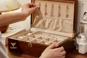 Gợi ý các món quà lưu niệm tặng đối tác nước ngoài tốt nhất 2026: Vật phẩm mang dấu ấn cá nhân