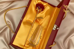 Quà tặng pha lê decor quầy lễ tân giúp cân bằng giữa thẩm mỹ và công năng cho không gian trưng bày