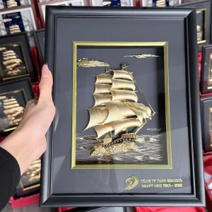 Cận cảnh tranh thuyền buồm dát vàng 24K làm quà tặng doanh nghiệp