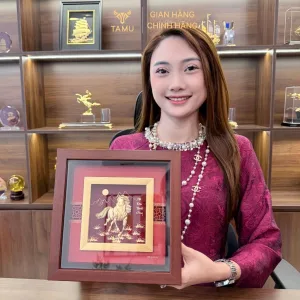 Bài trí tranh thuyền buồm quà tặng doanh nghiệp trên bàn làm việc