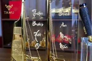 Top các mẫu quà tặng khai trương hot nhất năm 2026 hiện nay: Quà tặng chứa yếu tố cá nhân hóa