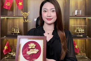 Sản phẩm tranh dát vàng hoa sen Bình An May Mắn từ TAMU - Quà Tặng Pha Lê