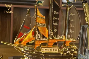 Sai lầm phổ biến nhất năm 2026 khi chọn quà tặng thuyền buồm mạ vàng: Bỏ qua yếu tố phong thủy